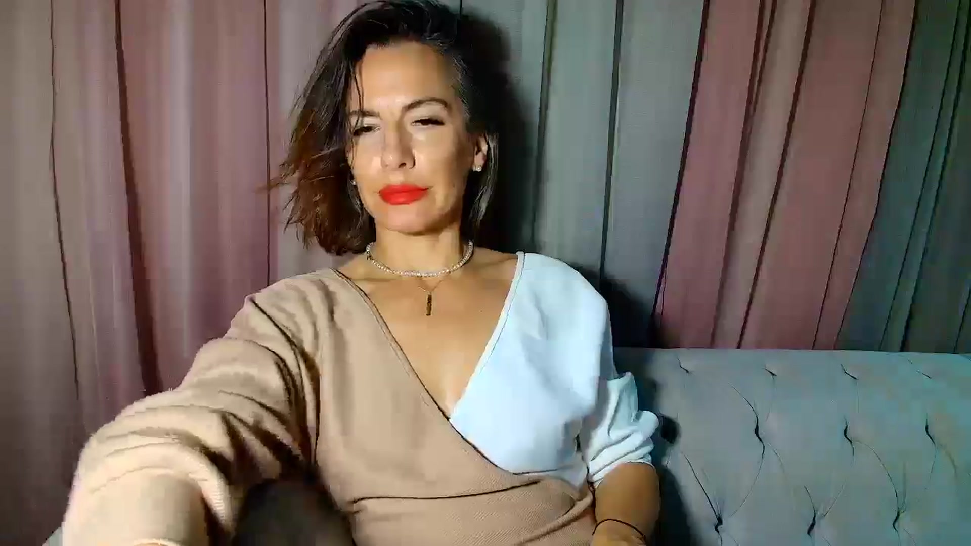 Gallery image thumbnail from Aarte_miss's myfreecams stream on, 12/23/2024, 01:59 image 16 of 20