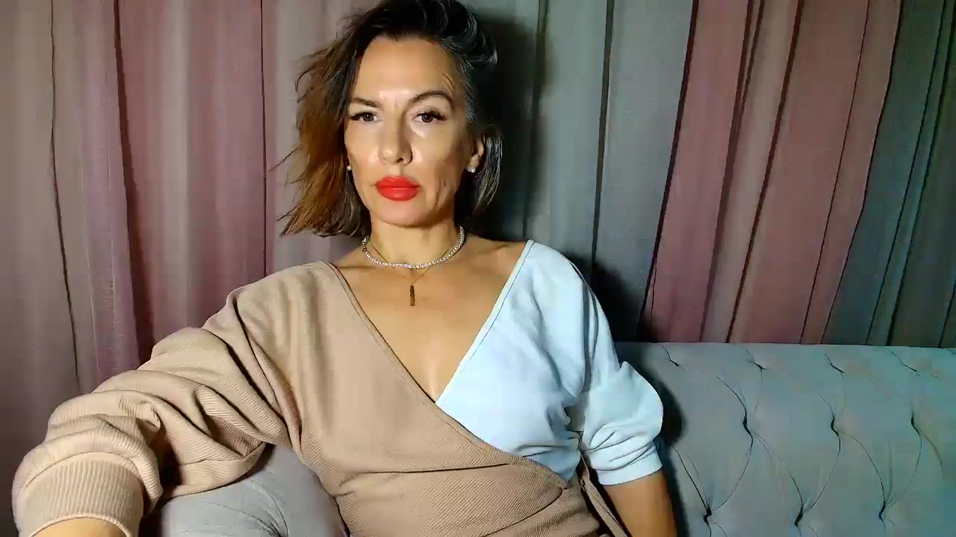 Gallery image thumbnail from Aarte_miss's myfreecams stream on, 12/23/2024, 01:59 image 13 of 20