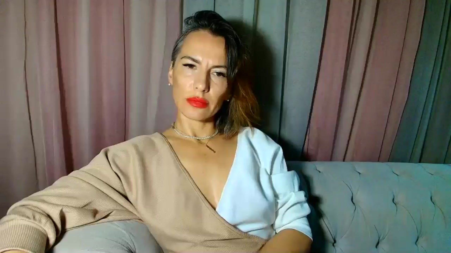 Gallery image thumbnail from Aarte_miss's myfreecams stream on, 12/23/2024, 01:59 image 10 of 20