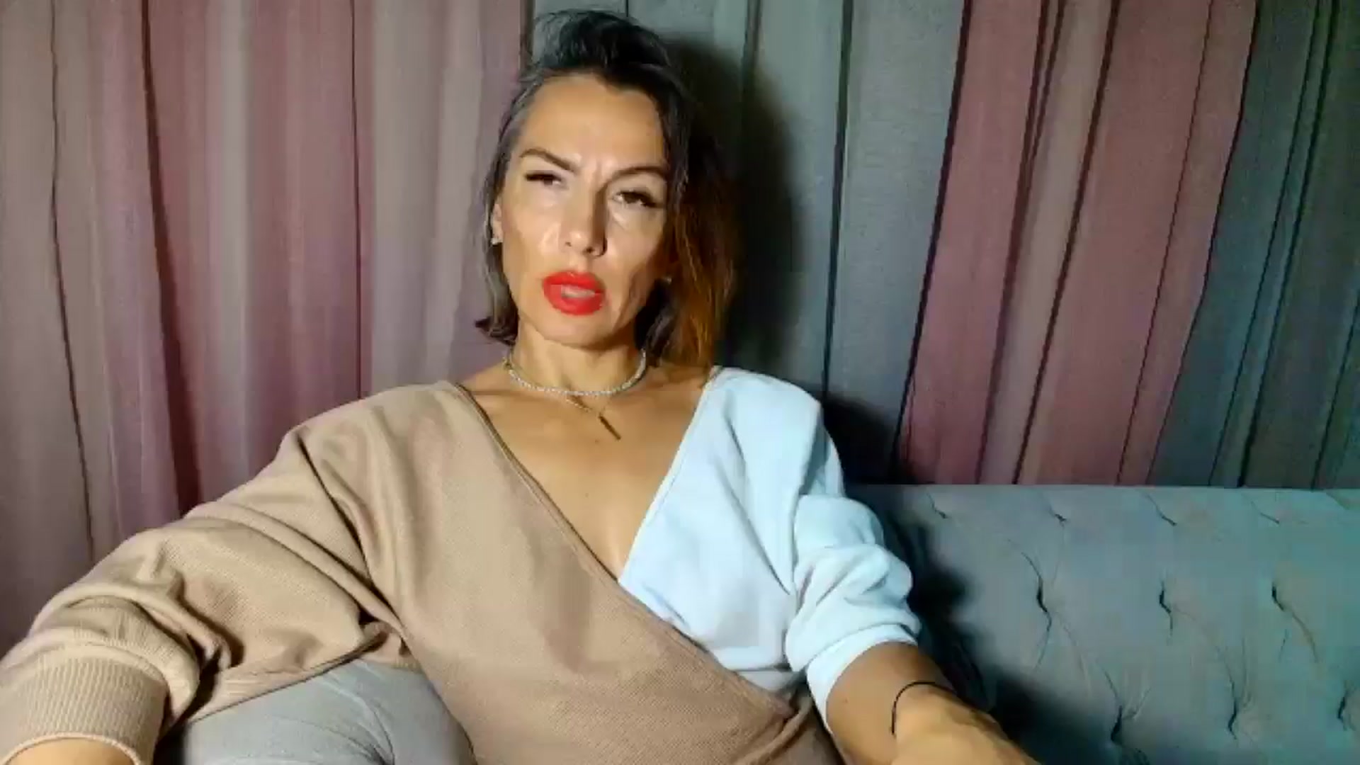 Gallery image thumbnail from Aarte_miss's myfreecams stream on, 12/23/2024, 01:59 image 5 of 20