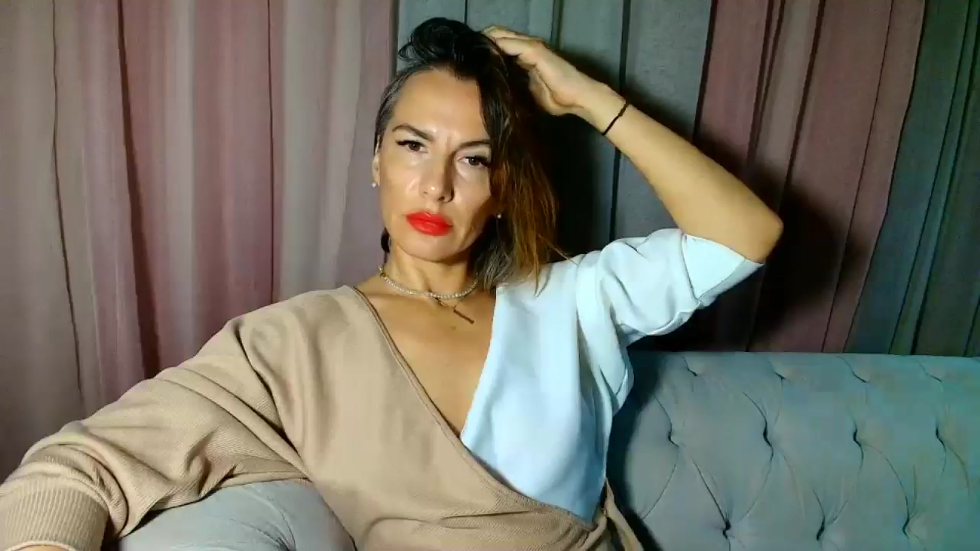 Gallery image thumbnail from Aarte_miss's myfreecams stream on, 12/23/2024, 01:59 image 9 of 20