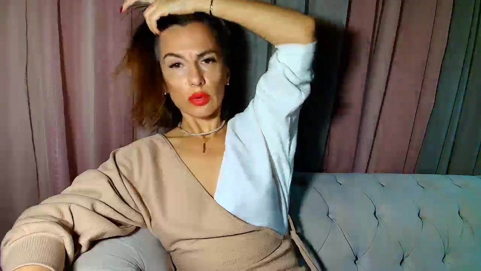 Gallery image thumbnail from Aarte_miss's myfreecams stream on, 12/23/2024, 01:59 image 14 of 20