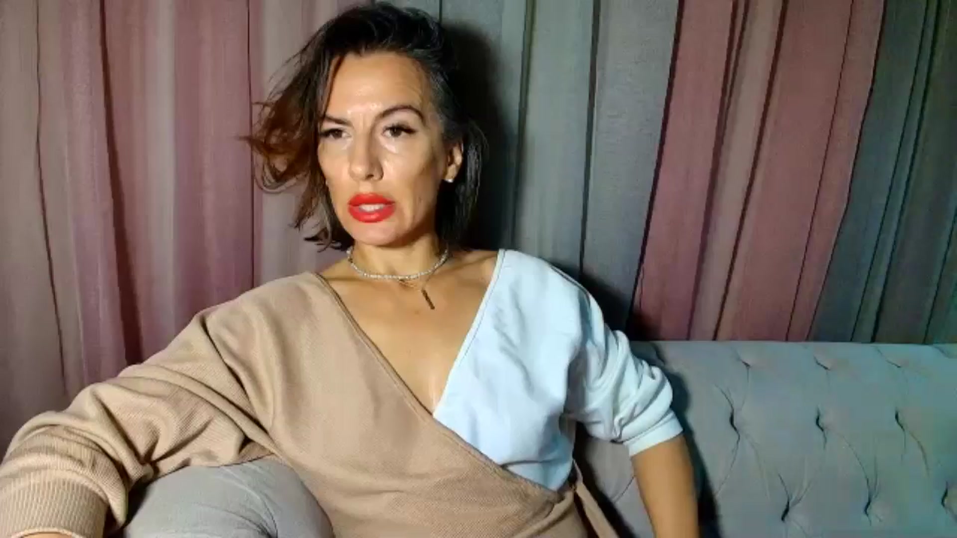 Gallery image thumbnail from Aarte_miss's myfreecams stream on, 12/23/2024, 01:59 image 3 of 20