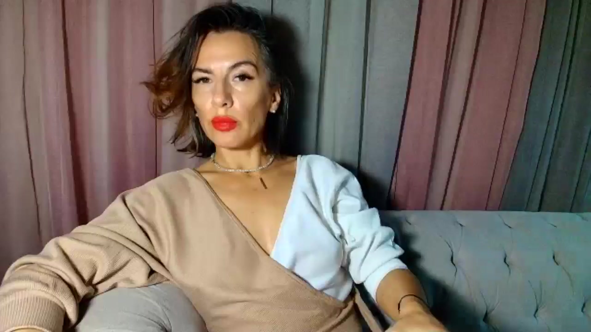 Gallery image thumbnail from Aarte_miss's myfreecams stream on, 12/23/2024, 01:59 image 2 of 20