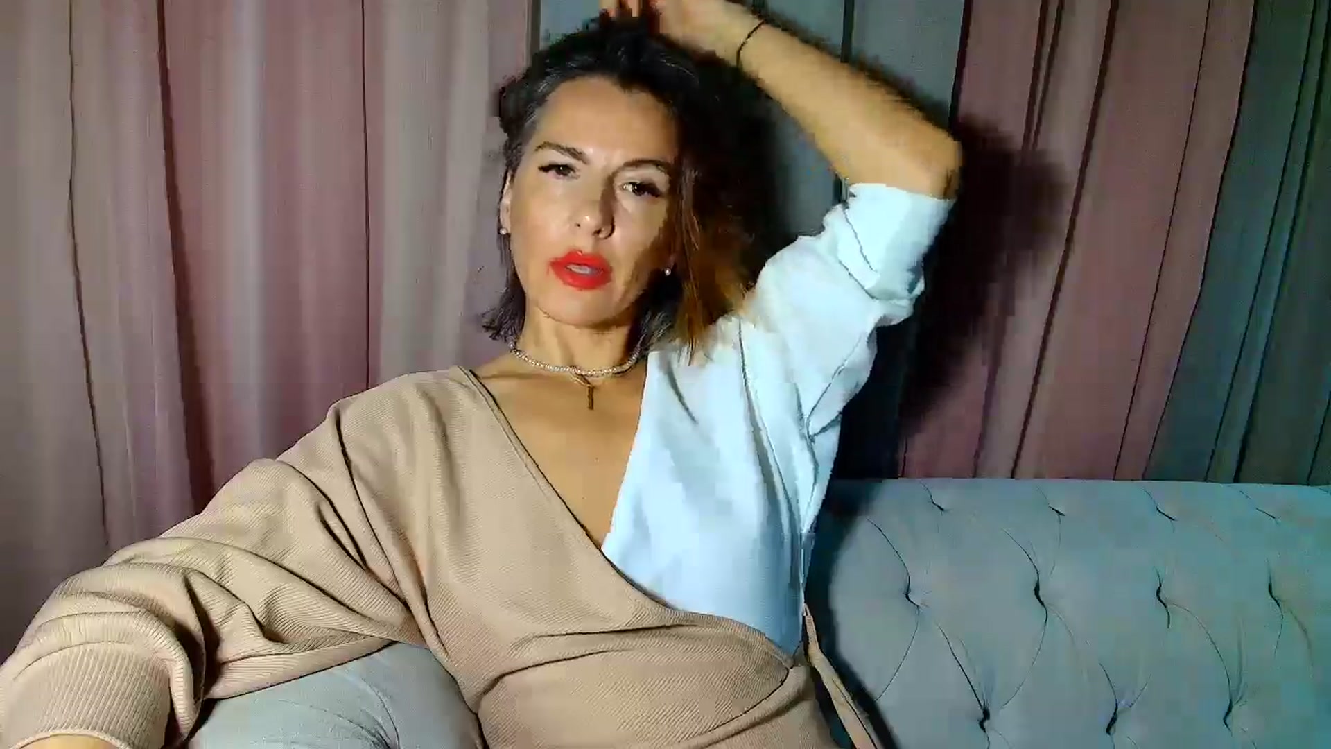 Gallery image thumbnail from Aarte_miss's myfreecams stream on, 12/23/2024, 01:59 image 18 of 20