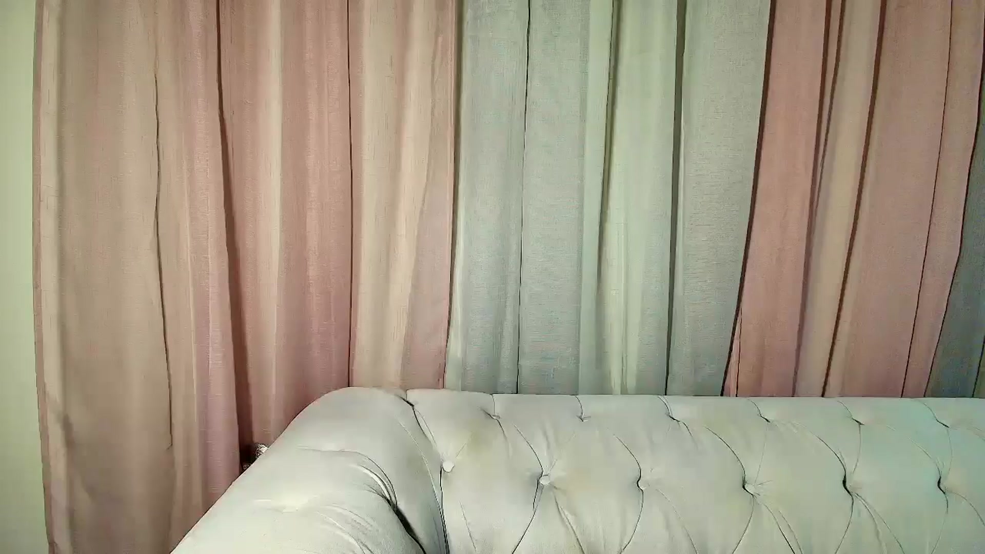 Gallery image thumbnail from Aarte_miss's myfreecams stream on, 12/30/2024, 01:41 image 10 of 20