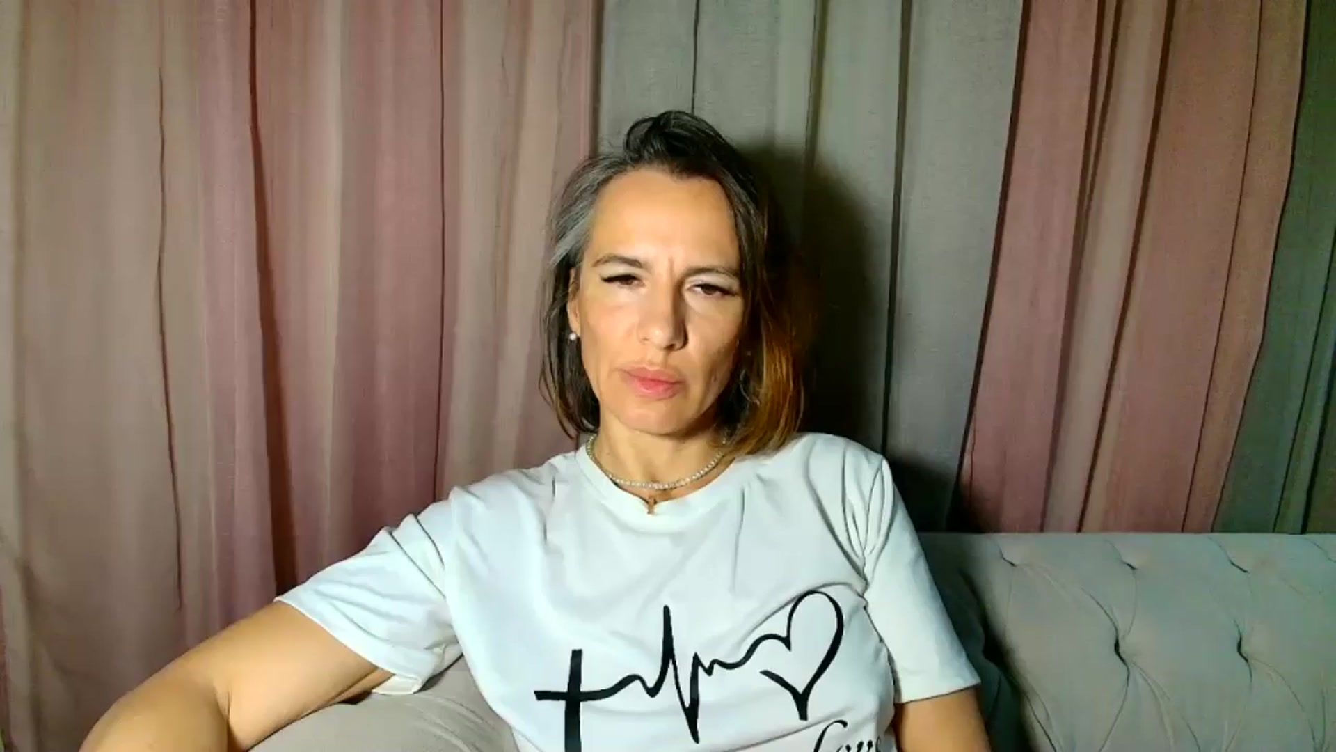 Gallery image thumbnail from Aarte_miss's myfreecams stream on, 01/01/2025, 24:00 image 17 of 20
