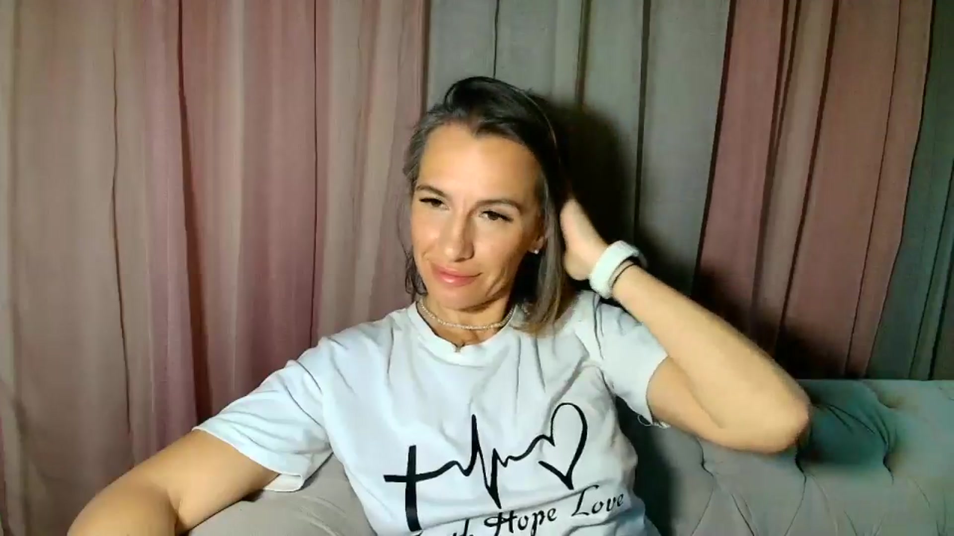 Gallery image thumbnail from Aarte_miss's myfreecams stream on, 01/01/2025, 24:00 image 11 of 20
