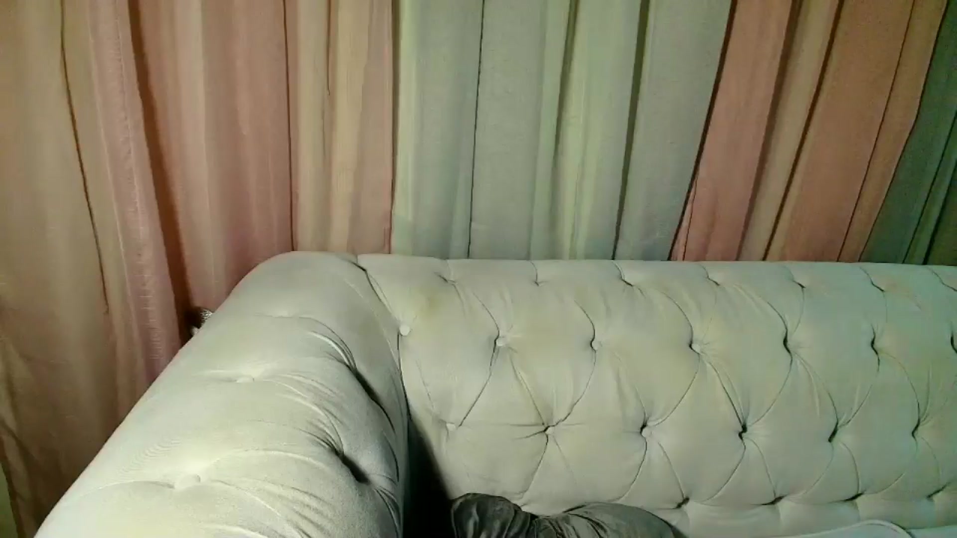 Gallery image thumbnail from Aarte_miss's myfreecams stream on, 01/03/2025, 24:01 image 2 of 20