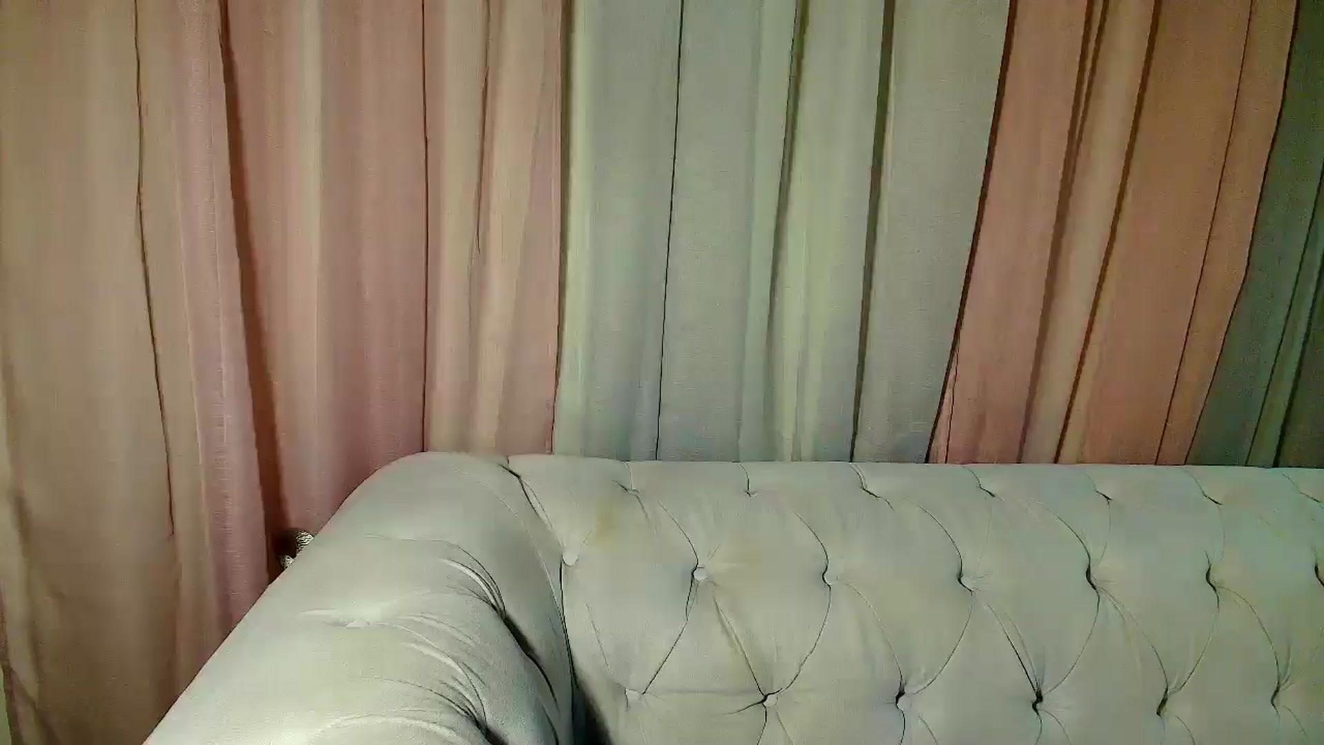 Gallery image thumbnail from Aarte_miss's myfreecams stream on, 01/03/2025, 24:01 image 10 of 20