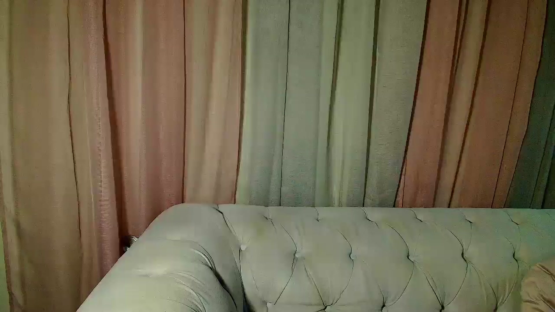 Gallery image thumbnail from Aarte_miss's myfreecams stream on, 01/04/2025, 02:32 image 2 of 20
