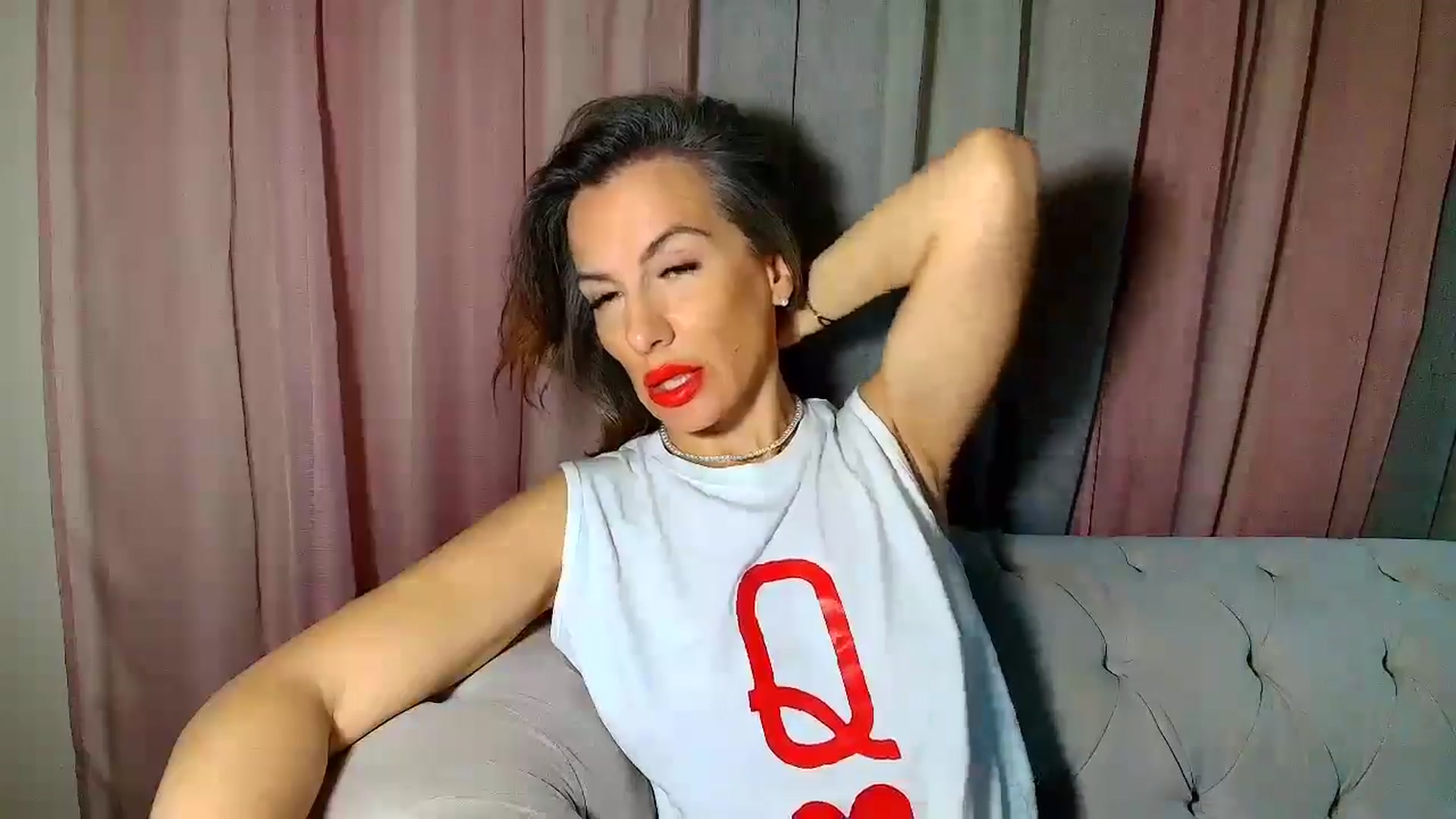 Gallery image thumbnail from Aarte_miss's myfreecams stream on, 01/05/2025, 24:01 image 3 of 20