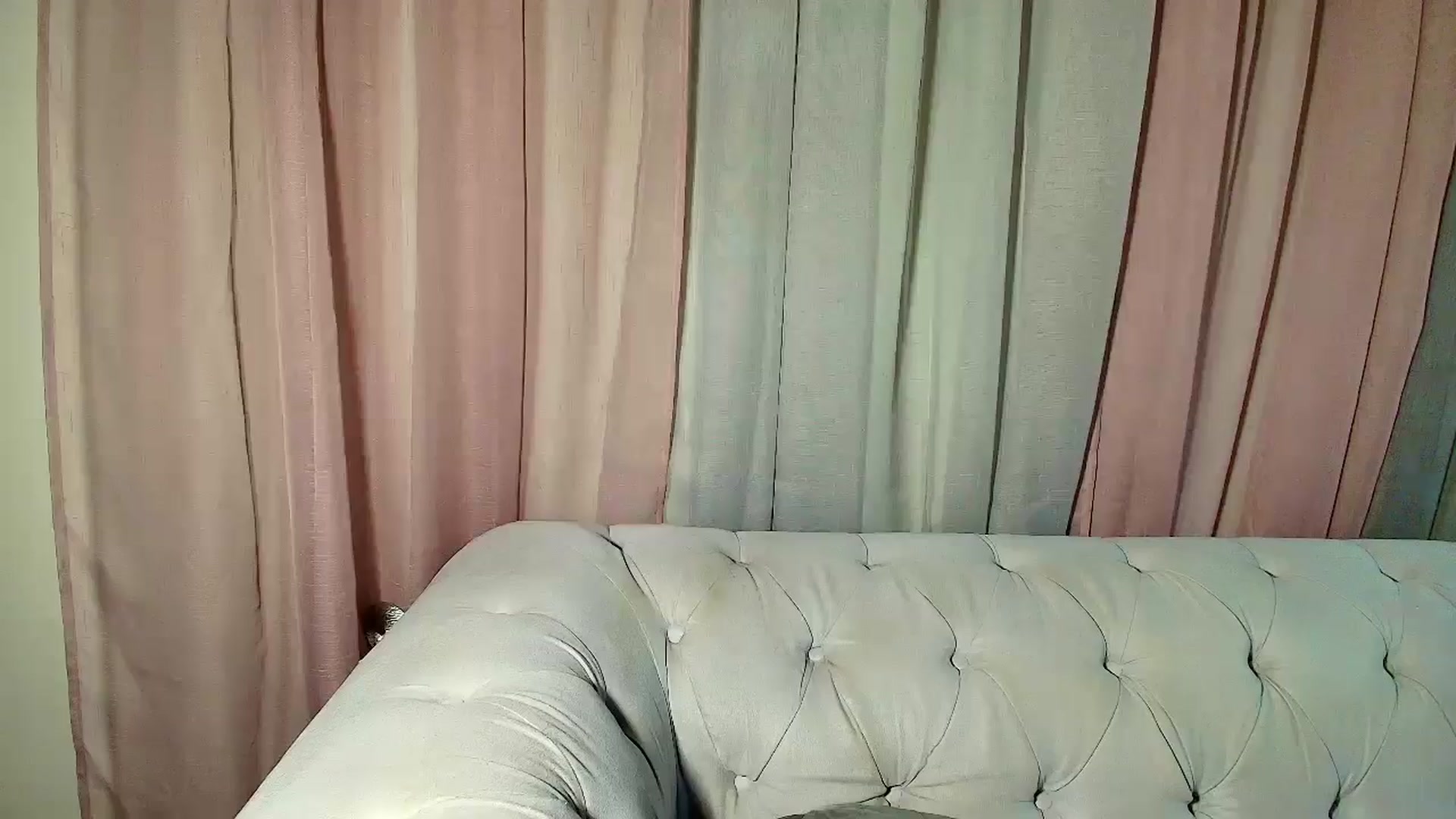 Gallery image thumbnail from Aarte_miss's myfreecams stream on, 01/05/2025, 24:01 image 6 of 20