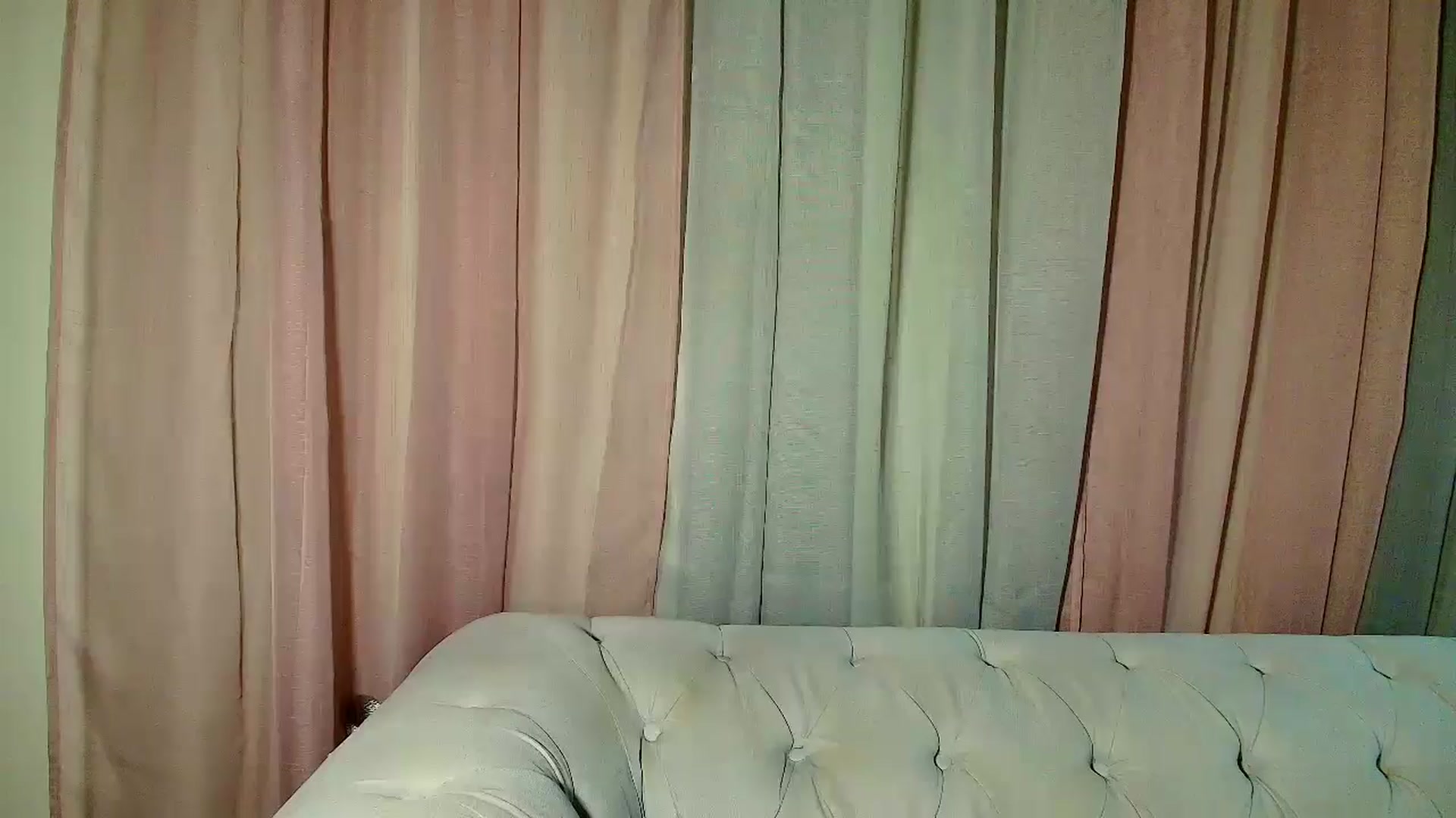 Gallery image thumbnail from Aarte_miss's myfreecams stream on, 01/05/2025, 03:27 image 2 of 20