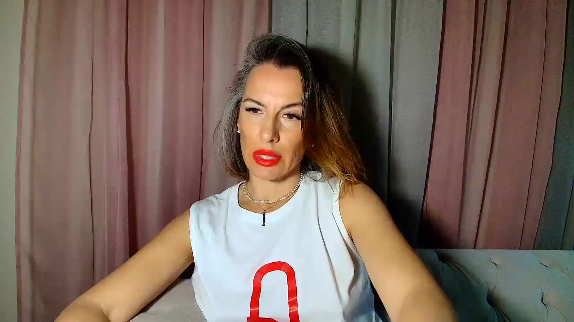 Gallery image thumbnail from Aarte_miss's myfreecams stream on, 01/05/2025, 03:27 image 4 of 20