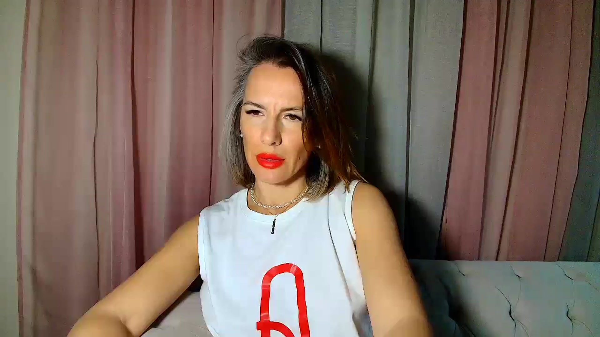 Gallery image thumbnail from Aarte_miss's myfreecams stream on, 01/05/2025, 03:27 image 3 of 20