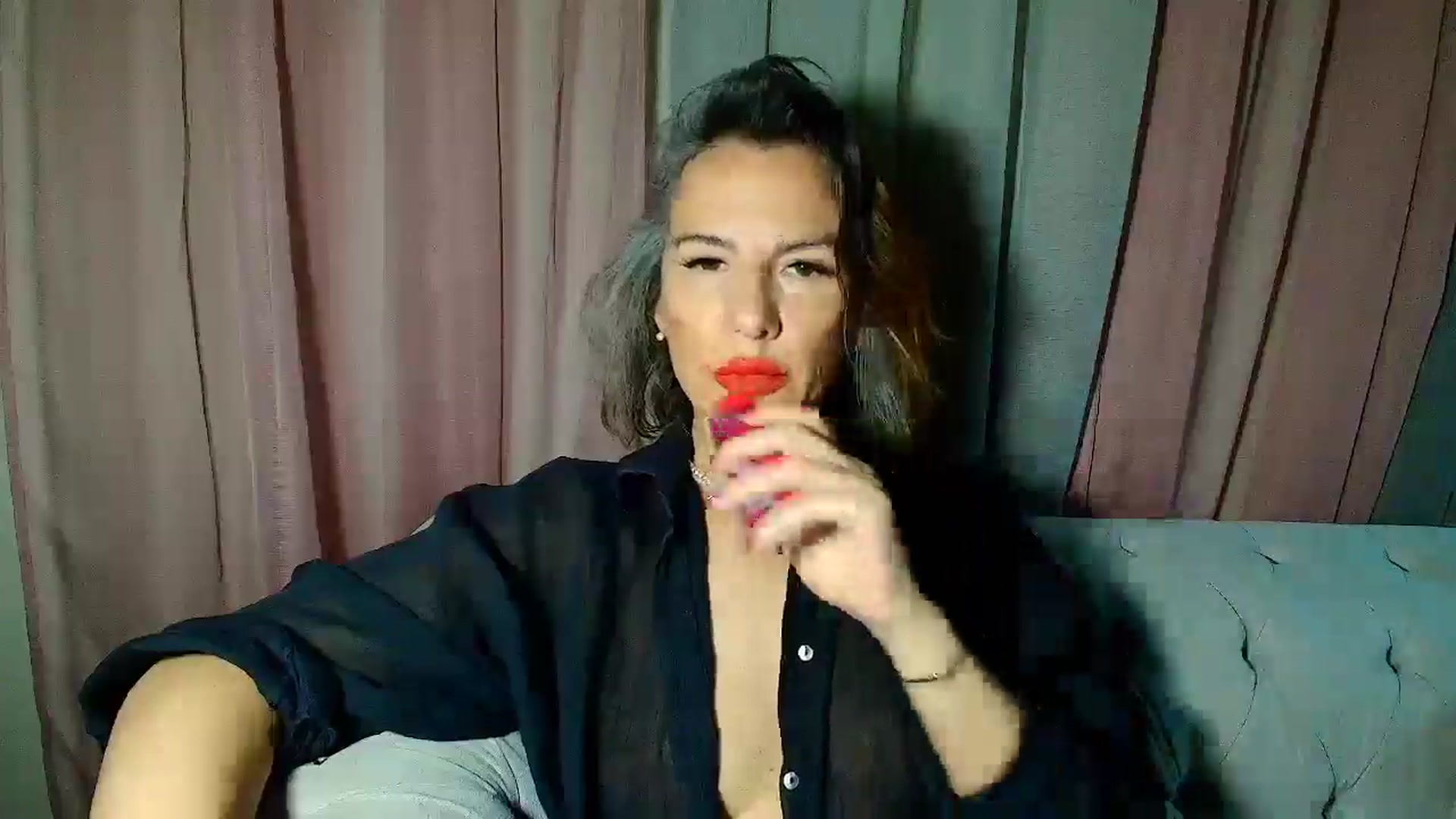 Gallery image thumbnail from Aarte_miss's myfreecams stream on, 01/06/2025, 01:14 image 11 of 20
