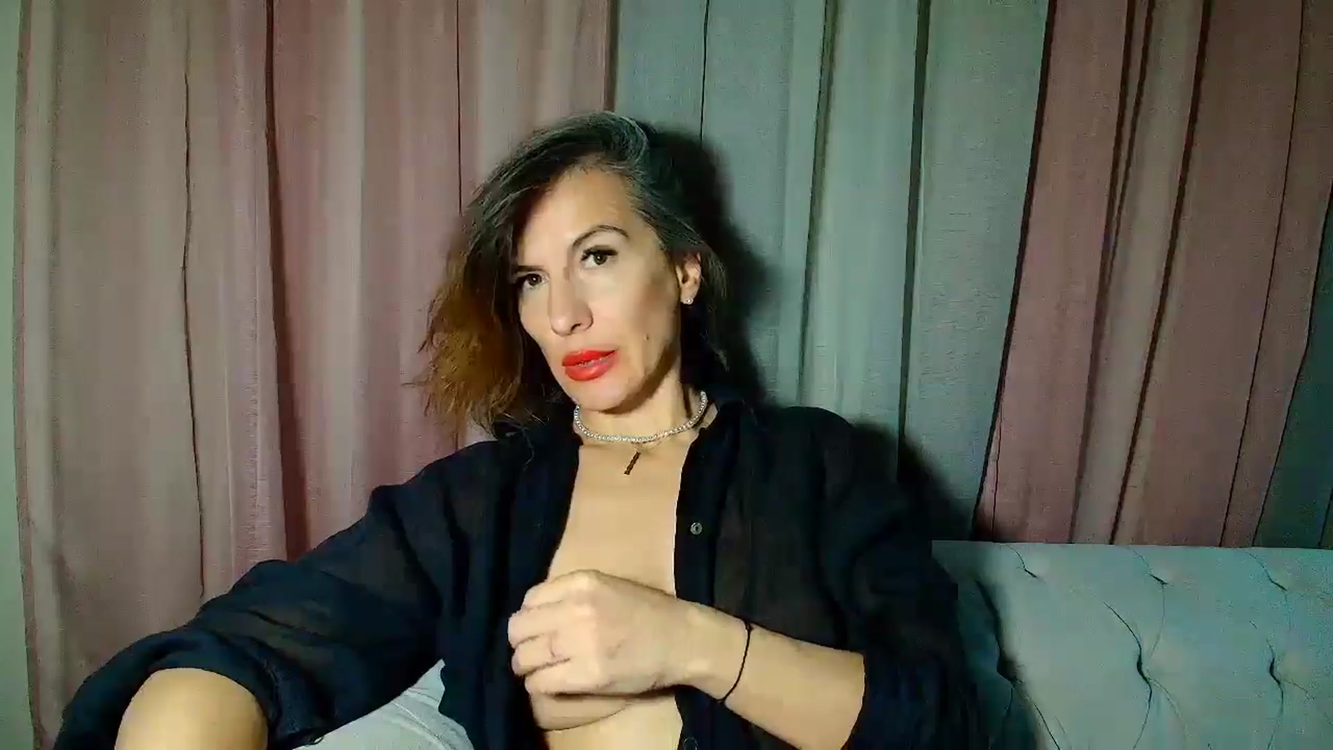 Gallery image thumbnail from Aarte_miss's myfreecams stream on, 01/06/2025, 03:56 image 11 of 20