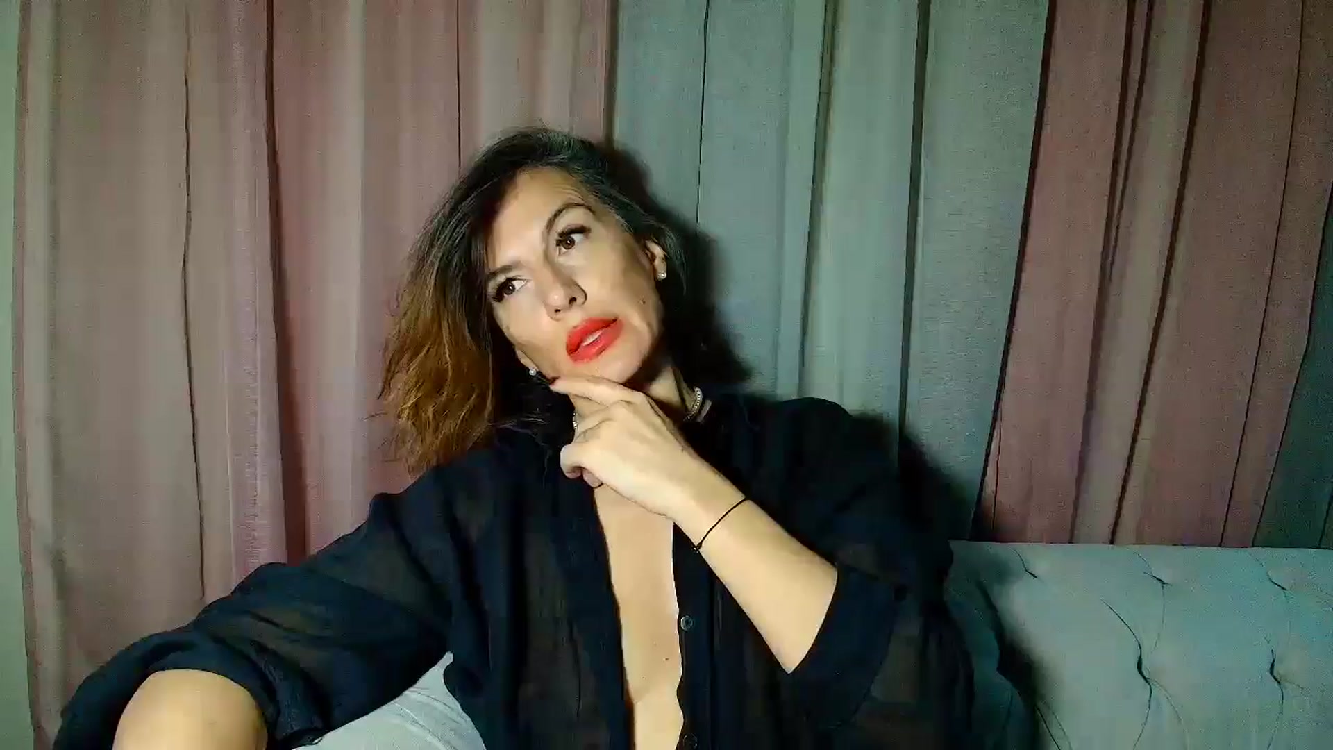 Gallery image thumbnail from Aarte_miss's myfreecams stream on, 01/06/2025, 03:56 image 10 of 20