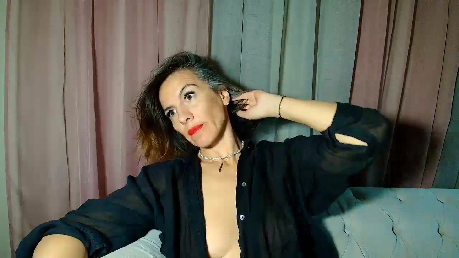 Gallery image thumbnail from Aarte_miss's myfreecams stream on, 01/06/2025, 03:56 image 16 of 20