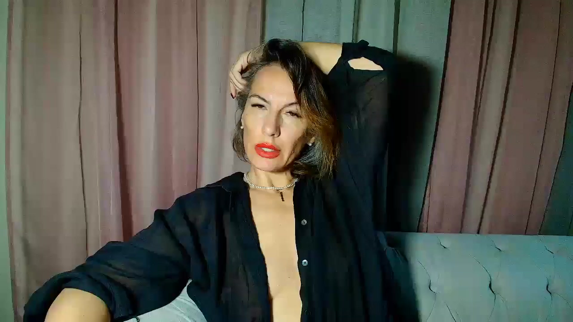 Gallery image thumbnail from Aarte_miss's myfreecams stream on, 01/06/2025, 03:56 image 1 of 20