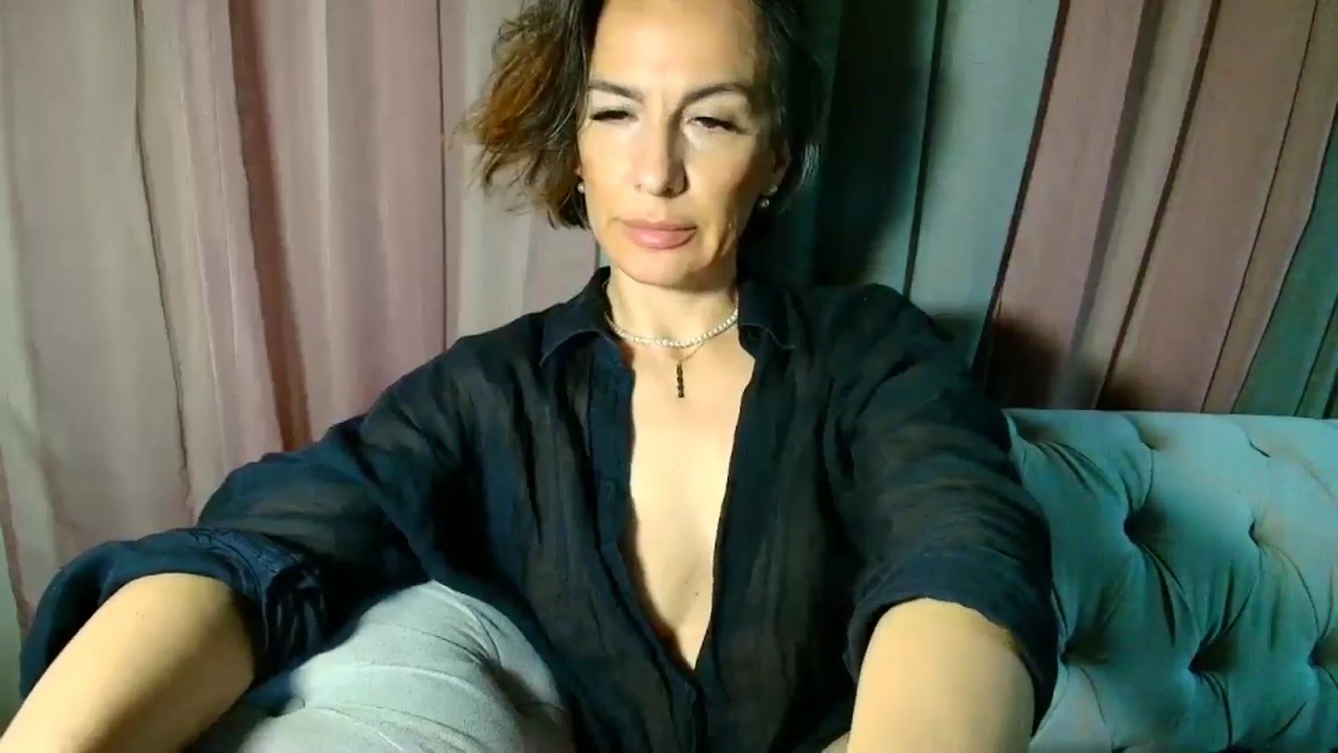 Gallery image thumbnail from Aarte_miss's myfreecams stream on, 01/11/2025, 24:11 image 12 of 20