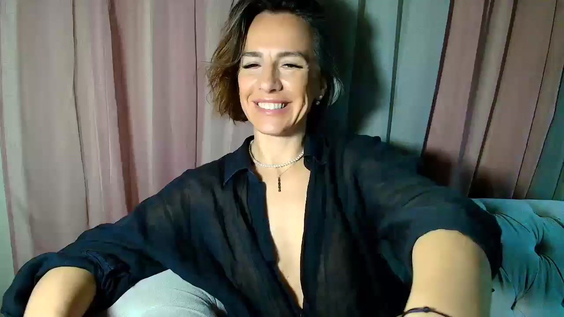 Gallery image thumbnail from Aarte_miss's myfreecams stream on, 01/11/2025, 24:11 image 19 of 20