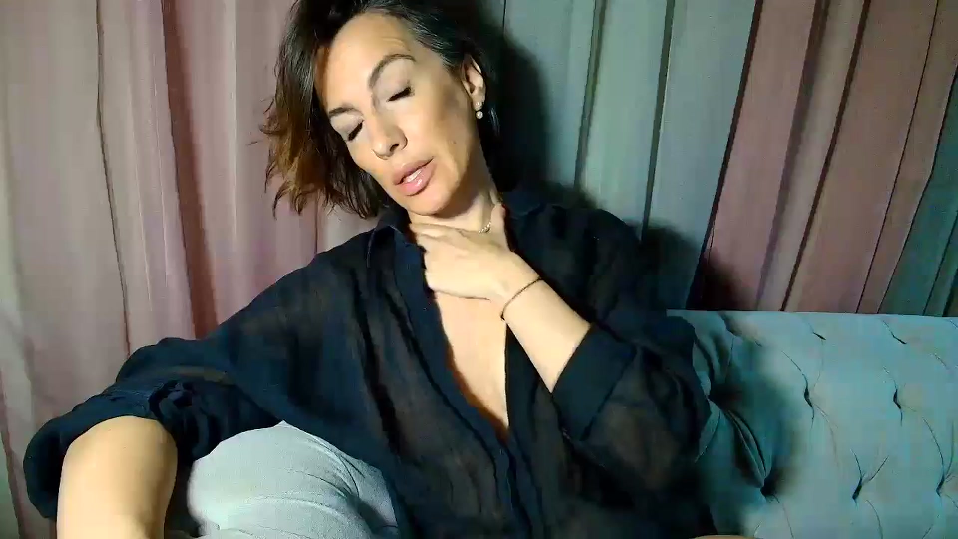 Gallery image thumbnail from Aarte_miss's myfreecams stream on, 01/11/2025, 24:11 image 8 of 20