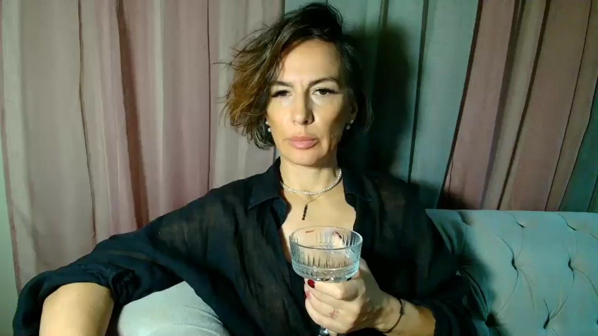 Gallery image thumbnail from Aarte_miss's myfreecams stream on, 01/11/2025, 24:59 image 10 of 20