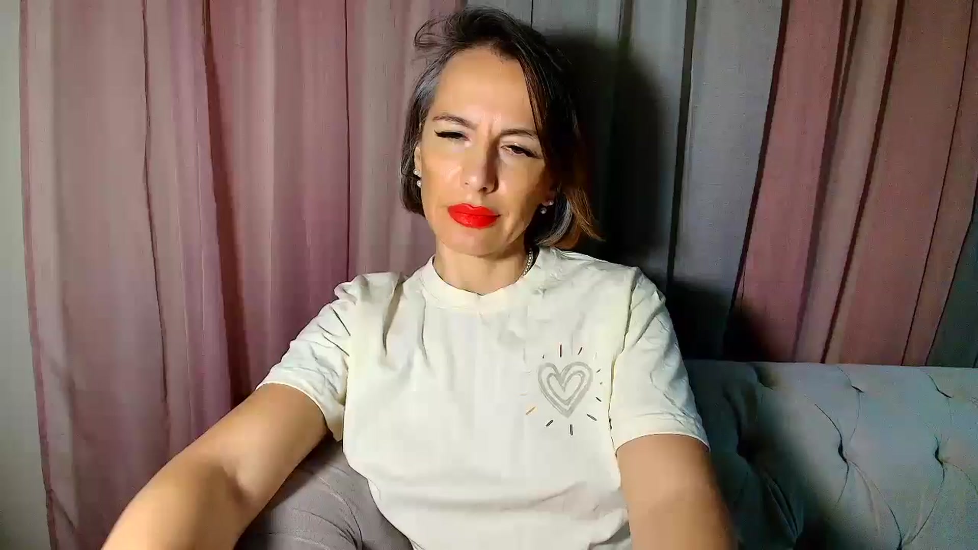 Gallery image thumbnail from Aarte_miss's myfreecams stream on, 01/12/2025, 04:39 image 16 of 20