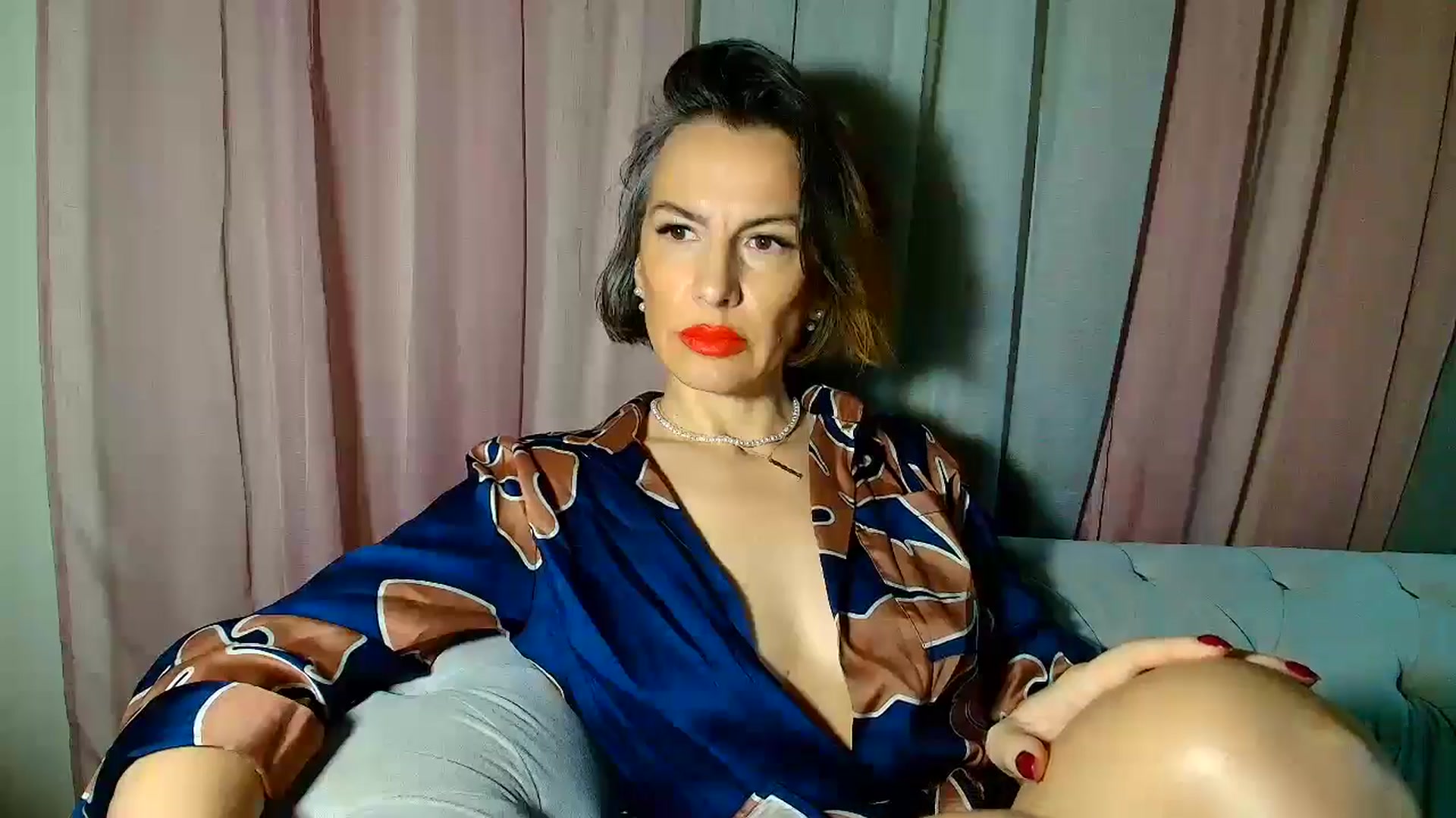 Gallery image thumbnail from Aarte_miss's myfreecams stream on, 01/13/2025, 24:05 image 10 of 20