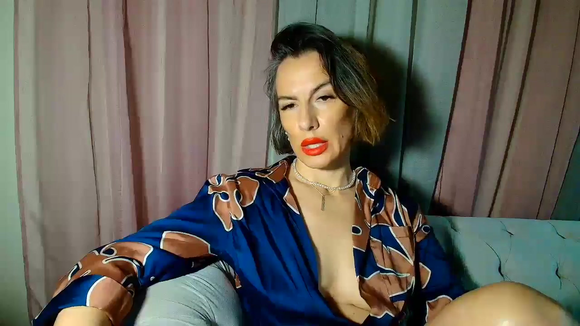Gallery image thumbnail from Aarte_miss's myfreecams stream on, 01/13/2025, 24:05 image 11 of 20