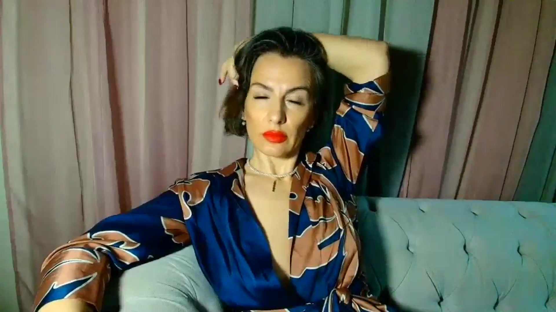 Gallery image thumbnail from Aarte_miss's myfreecams stream on, 01/13/2025, 24:05 image 5 of 20