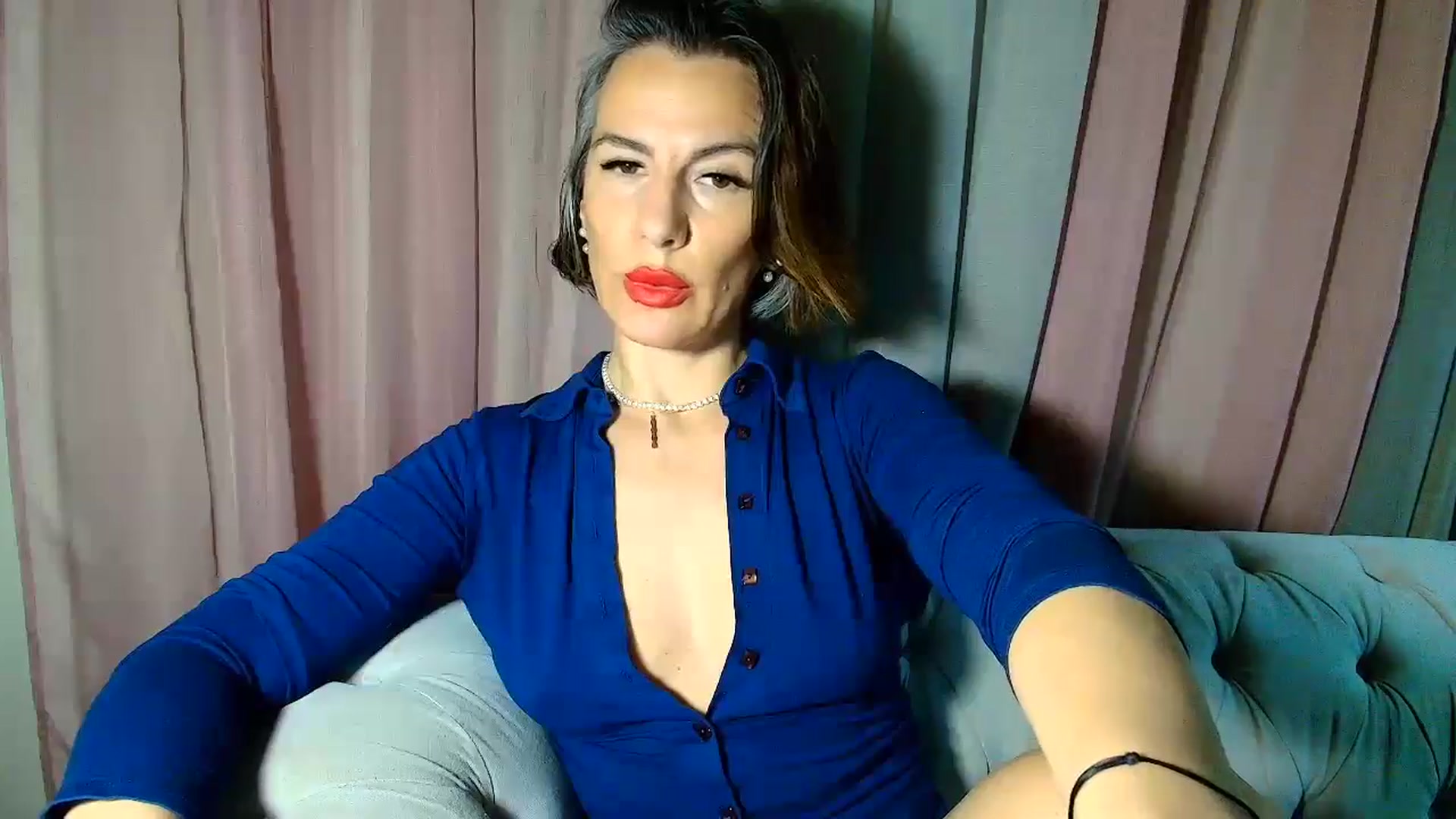 Gallery image thumbnail from Aarte_miss's myfreecams stream on, 01/15/2025, 24:03 image 3 of 20