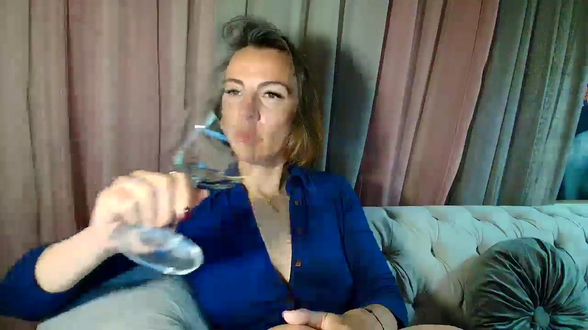 Gallery image thumbnail from Aarte_miss's myfreecams stream on, 03/02/2025, 22:44 image 15 of 20