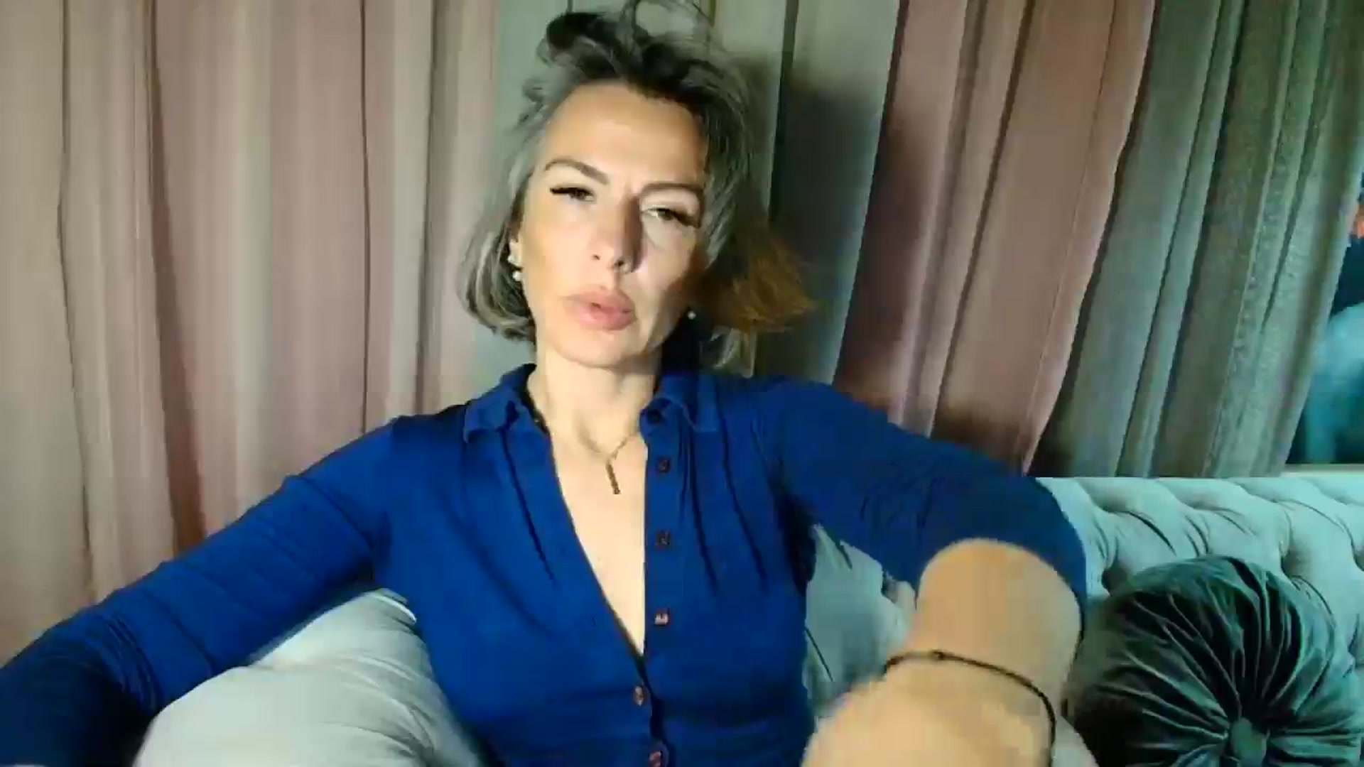Gallery image thumbnail from Aarte_miss's myfreecams stream on, 03/02/2025, 23:33 image 6 of 20