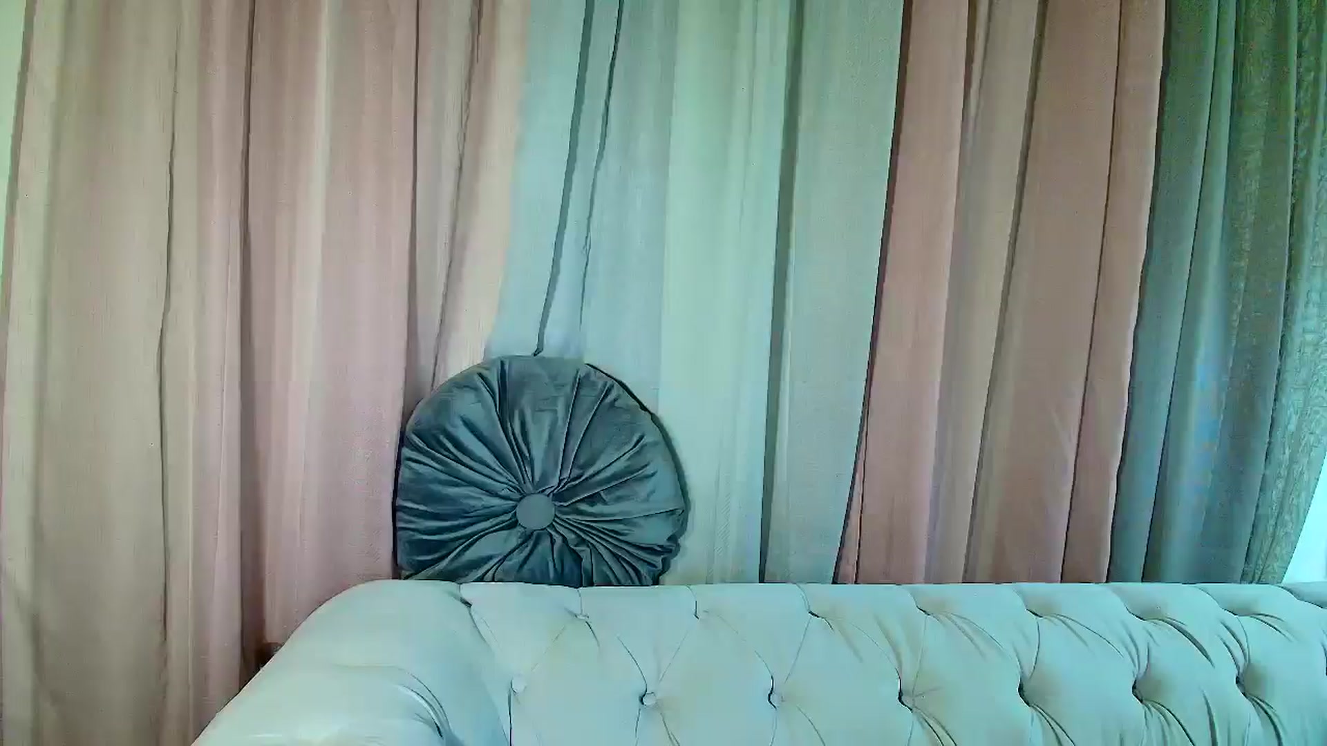 Gallery image thumbnail from Aarte_miss's myfreecams stream on, 03/17/2025, 01:37 image 7 of 20