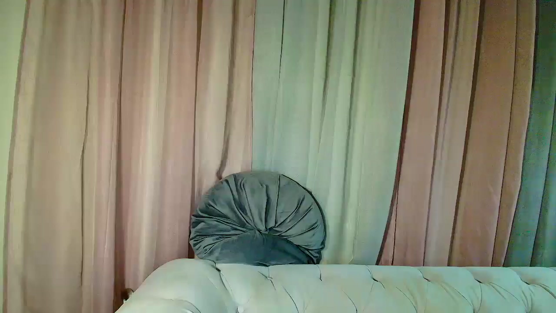 Gallery image thumbnail from Aarte_miss's myfreecams stream on, 03/28/2025, 05:09 image 14 of 20