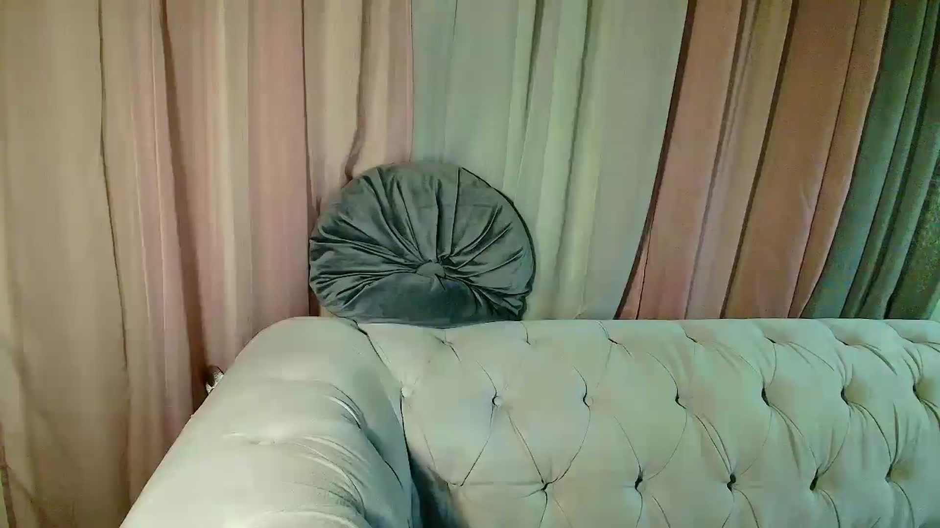 Gallery image thumbnail from Aarte_miss's myfreecams stream on, 03/31/2025, 24:03 image 9 of 20