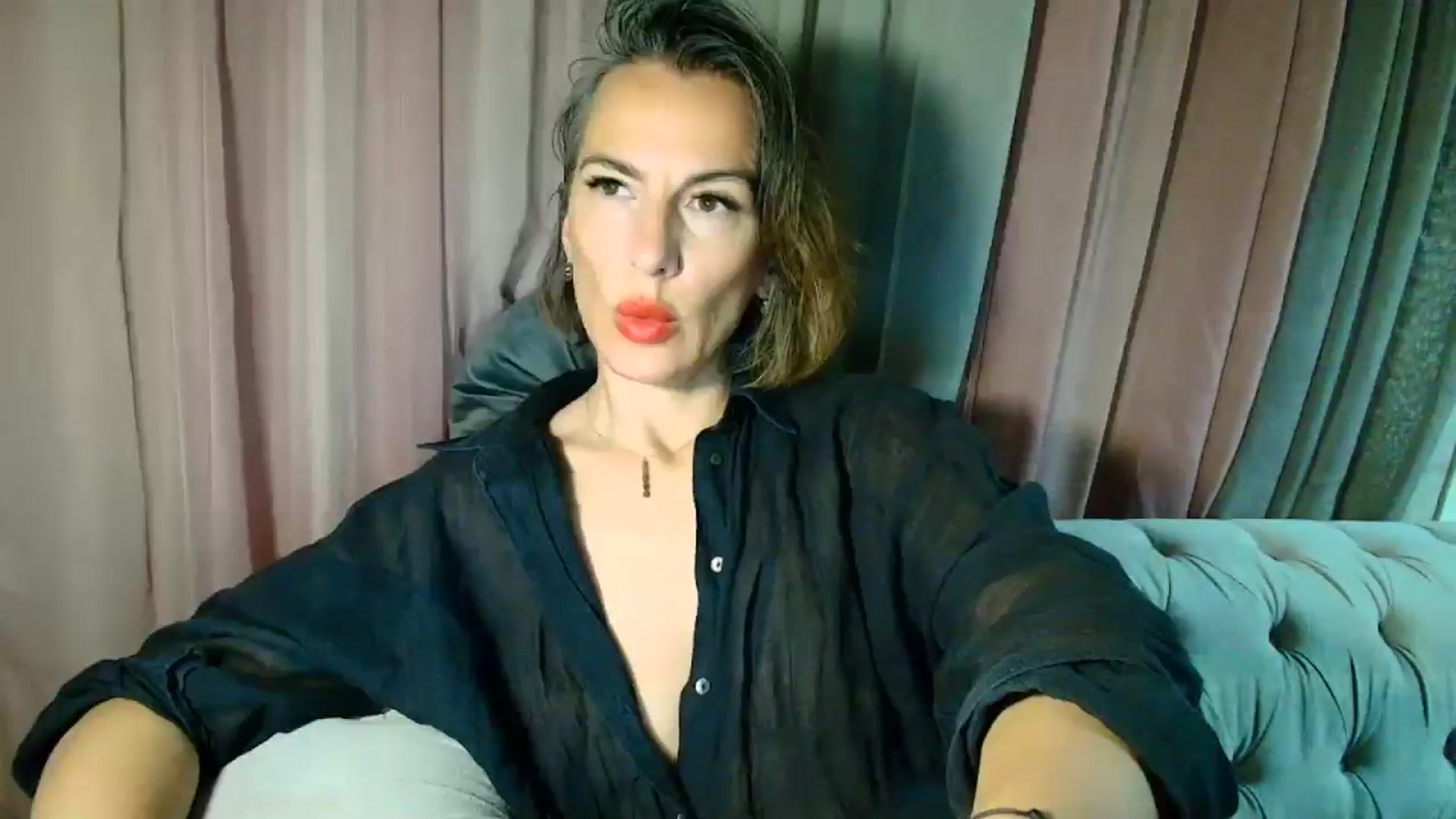 Gallery image thumbnail from Aarte_miss's myfreecams stream on, 04/01/2025, 24:10 image 5 of 20