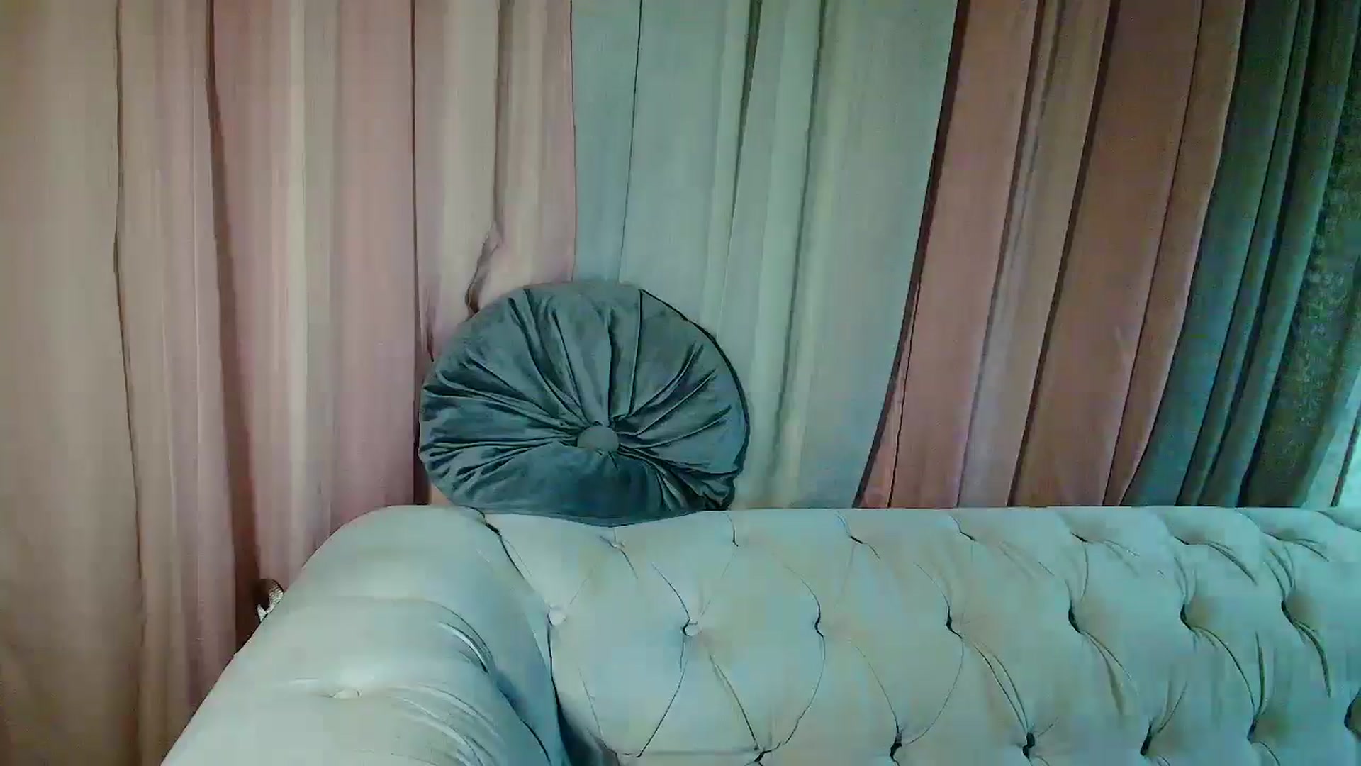 Gallery image thumbnail from Aarte_miss's myfreecams stream on, 04/01/2025, 24:10 image 10 of 20