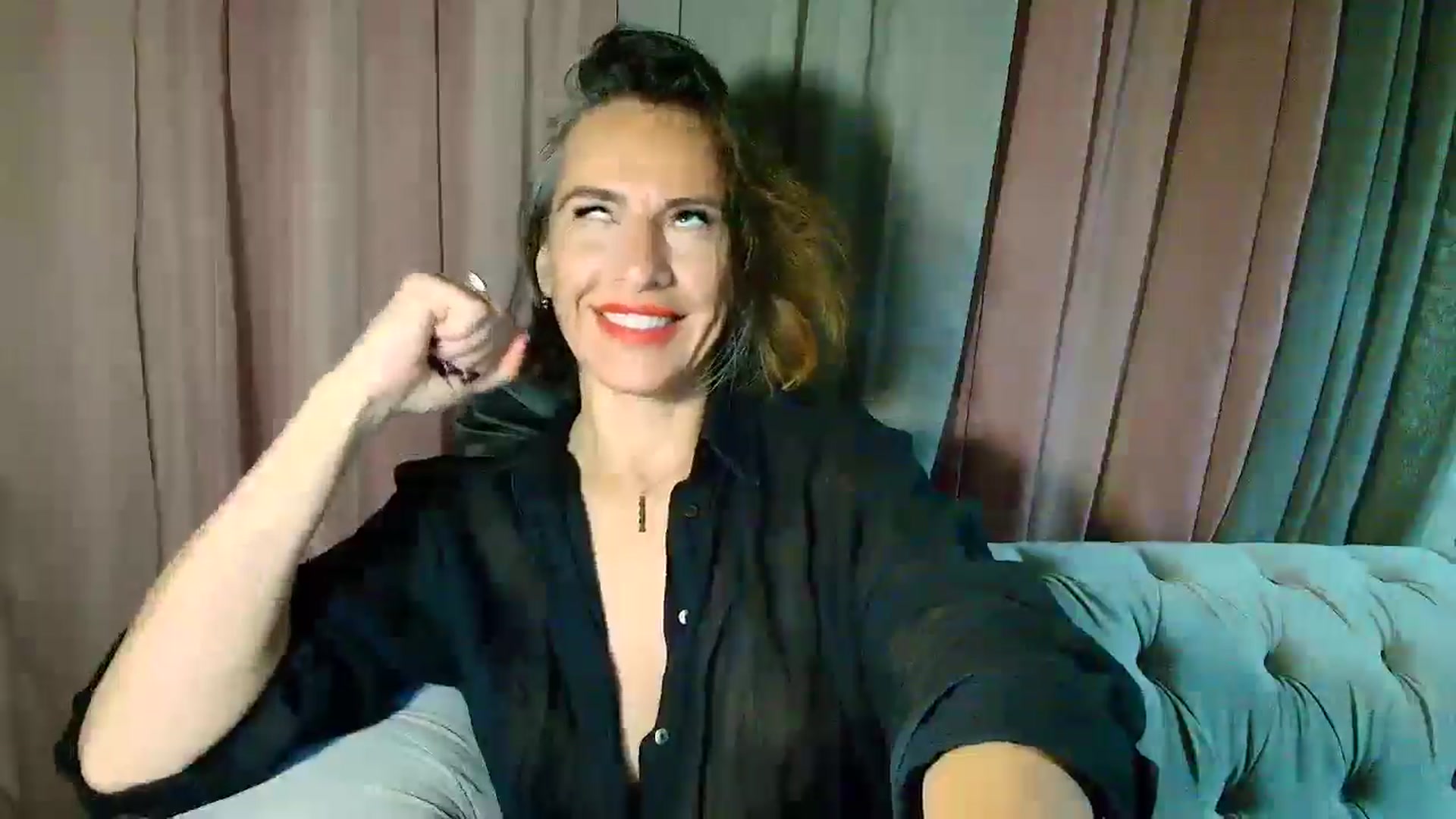 Gallery image thumbnail from Aarte_miss's myfreecams stream on, 04/01/2025, 01:37 image 9 of 20
