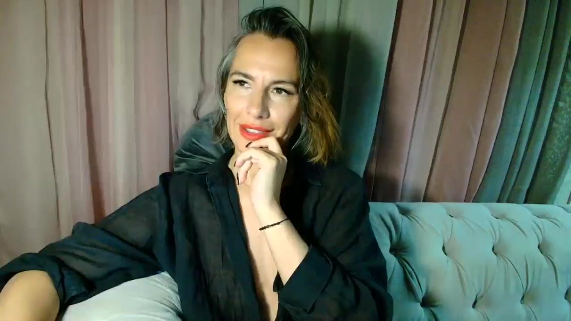 Gallery image thumbnail from Aarte_miss's myfreecams stream on, 04/01/2025, 01:37 image 15 of 20