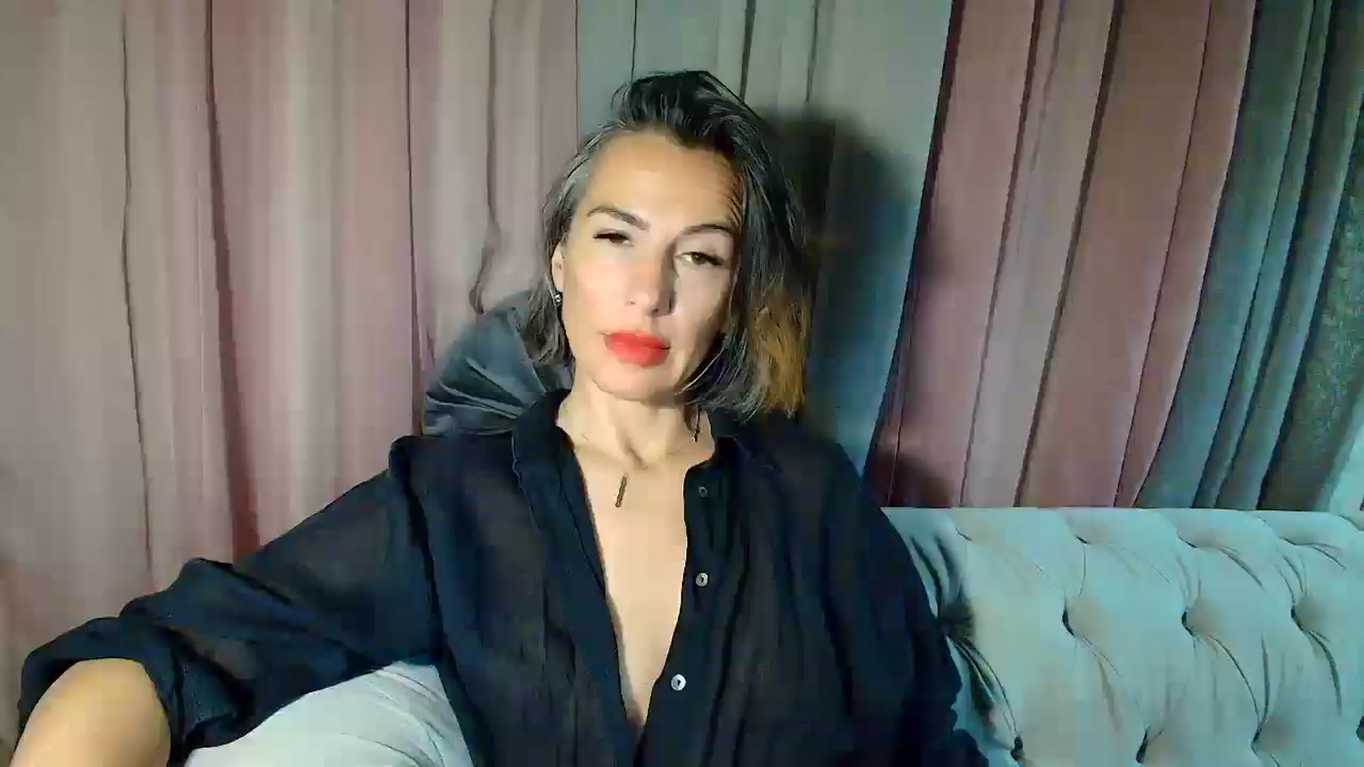 Gallery image thumbnail from Aarte_miss's myfreecams stream on, 04/01/2025, 01:37 image 12 of 20