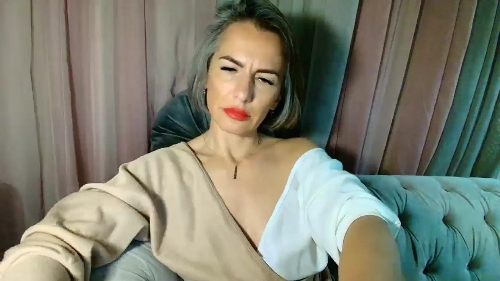 Gallery image thumbnail from Aarte_miss's myfreecams stream on, 04/05/2025, 24:10 image 17 of 20