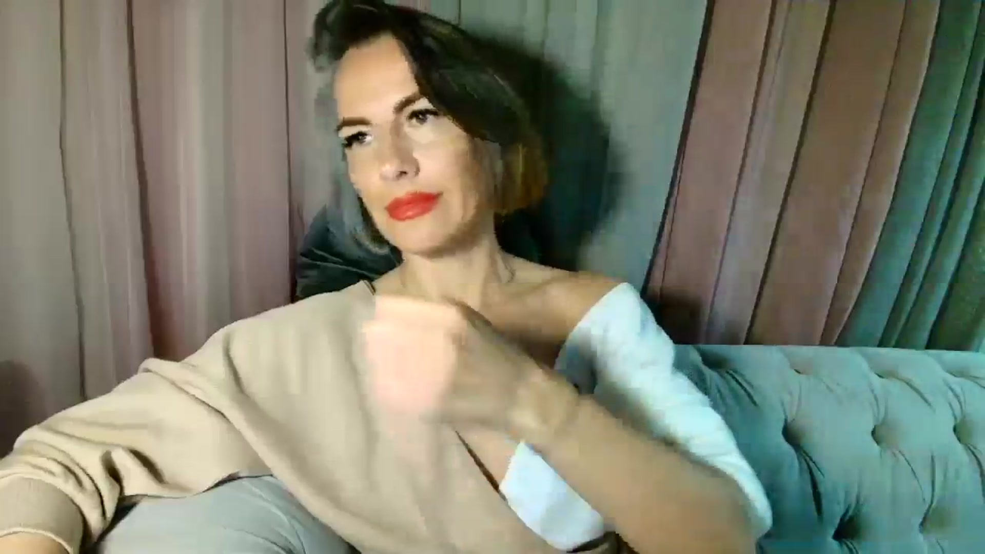 Gallery image thumbnail from Aarte_miss's myfreecams stream on, 04/05/2025, 24:10 image 14 of 20