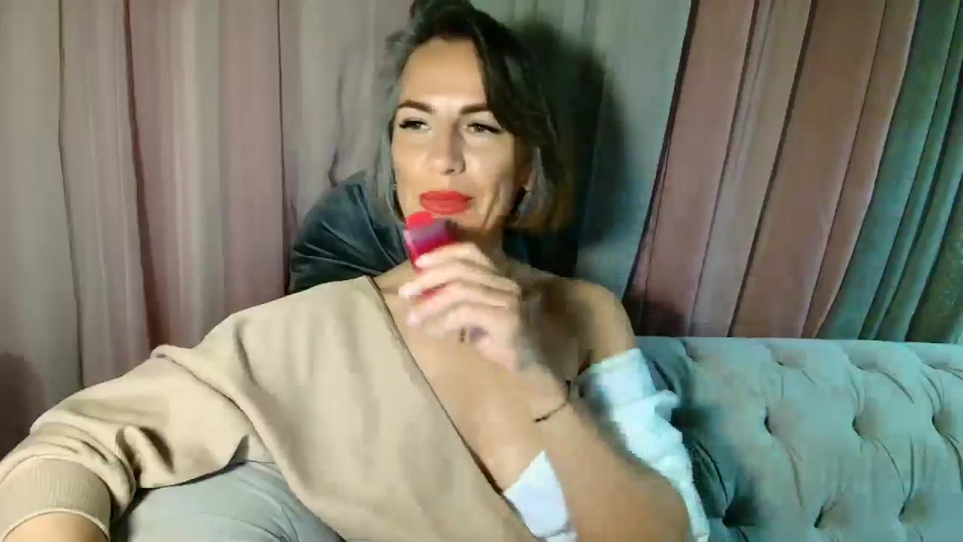 Gallery image thumbnail from Aarte_miss's myfreecams stream on, 04/05/2025, 24:10 image 19 of 20