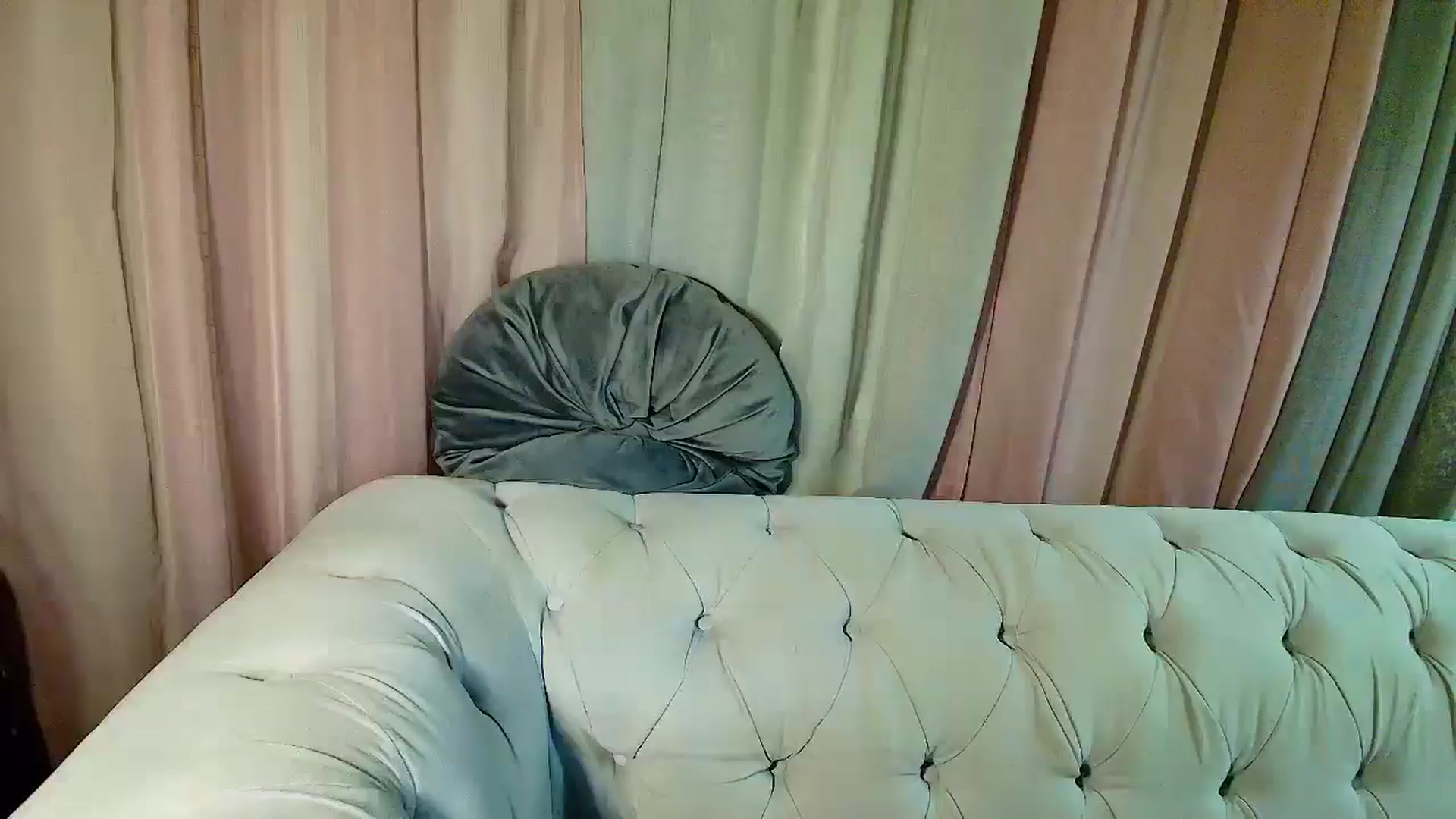 Gallery image thumbnail from Aarte_miss's myfreecams stream on, 04/12/2025, 24:00 image 8 of 20