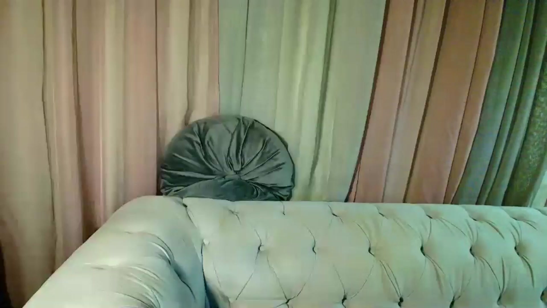 Gallery image thumbnail from Aarte_miss's myfreecams stream on, 04/13/2025, 24:36 image 18 of 20