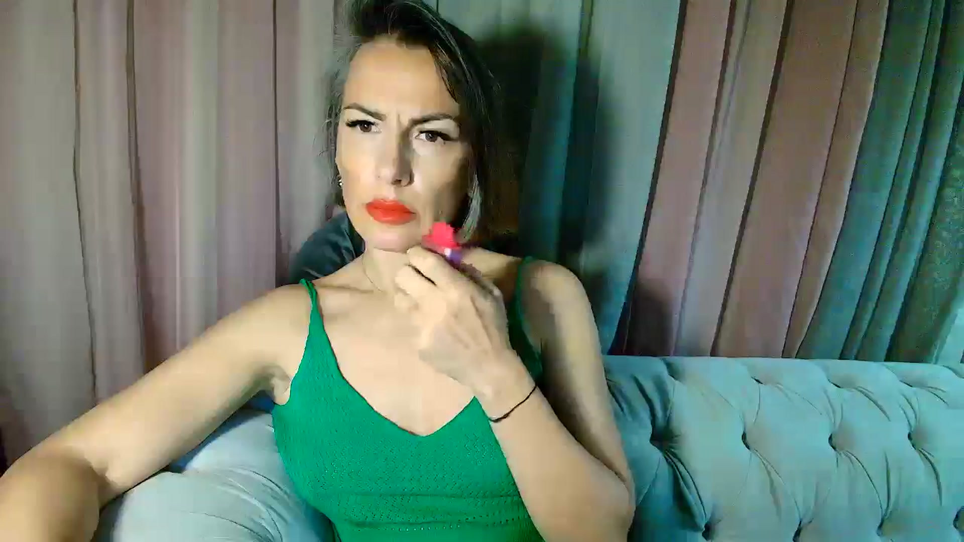 Gallery image thumbnail from Aarte_miss's myfreecams stream on, 04/13/2025, 24:36 image 19 of 20